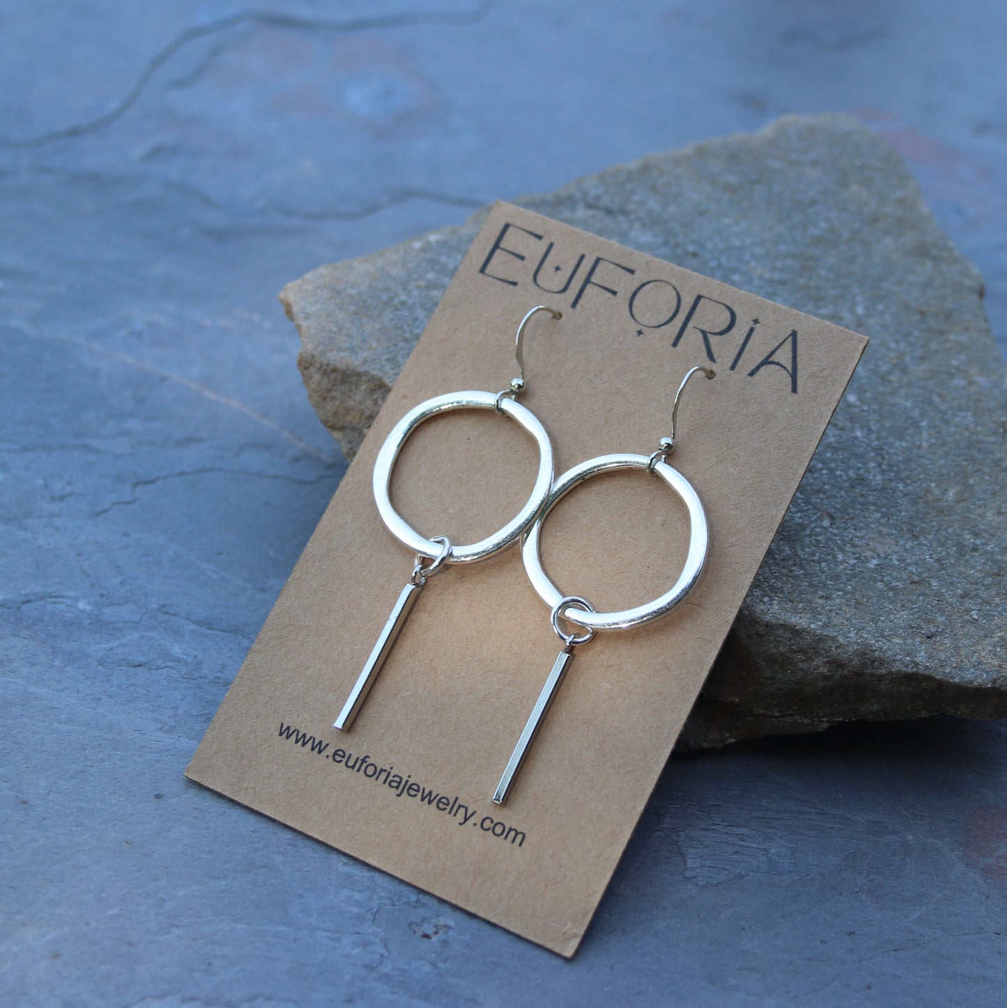 1" open pewter organic circle charm with .75" bar dangle earring. Silver tone